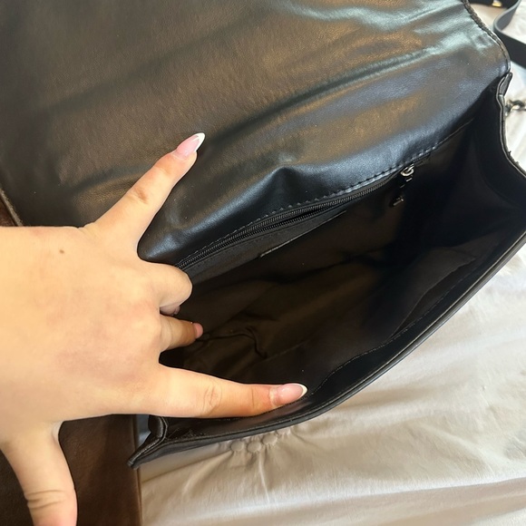 Badgley Mischka Black Quilted Crossbody Bag - Picture 4 of 4